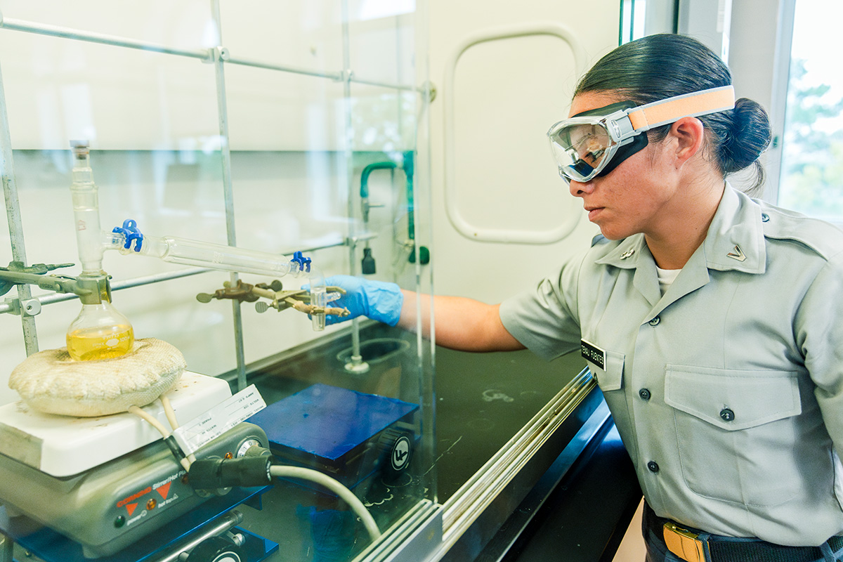 20230926_Academics_Chemistry-Lab_0274-2