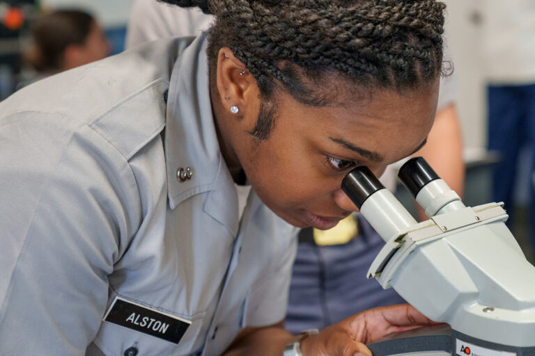 20230920_Academics_Science_0409