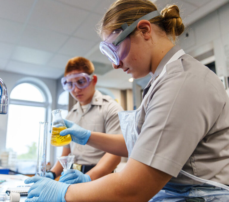 20230926_Academics_Chemistry-Lab_0167