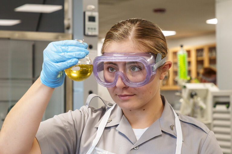 20230926_Academics_Chemistry-Lab_0194