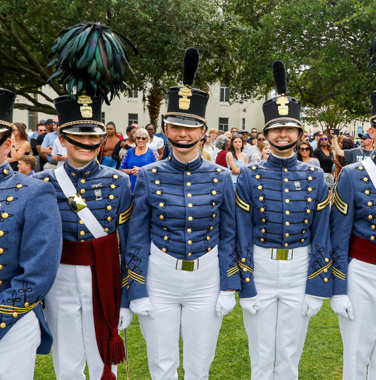 5may23_russ_GRAD_PARADE_LGL25606